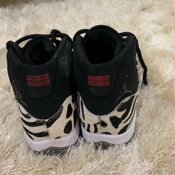 Like New Authentic Jordan Retro 11 Womens Sz 9.5 - Picture 3 of 5